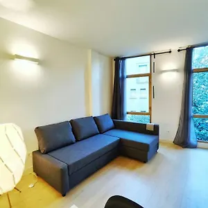 https://moderno-apartamento-en-terrassa-centro.catalonia-hotels.com